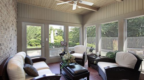 Porch,In,Luxury,Home,With,Wood,Ceiling,Beams